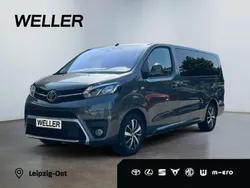 Grau Gebraucht 2023 Toyota Proace Verso Team Kombi | 39.790 € (Guter Preis)