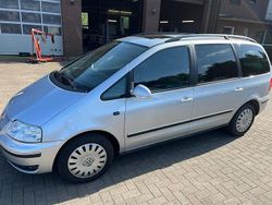Grau Gebraucht 2007 VW Sharan Van / Kleinbus | 3.400 € (Etwas zu teuer)