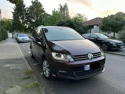 Rot Gebraucht 2015 VW Sharan Beach Van / Kleinbus | 21.900 € (Fairer Preis)