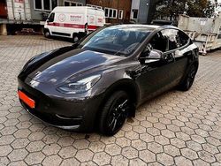 Grau Gebraucht 2022 Tesla Model Y Long Range AWD SUV | 37.500 € (Fairer Preis)
