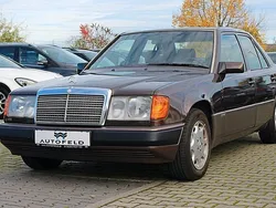 Braun Gebraucht 1993 Mercedes E320 Sportline Limousine | 13.950 €