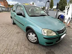 Grün Gebraucht 2004 Opel Corsa Kleinwagen | 900 € (Fairer Preis)