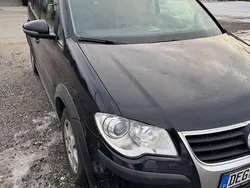 Schwarz Gebraucht 2009 VW Touran Trendline Van / Kleinbus | 3.650 € (Guter Preis)