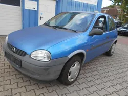 Blau Gebraucht 1998 Opel Corsa Limousine | 900 € (Fairer Preis)