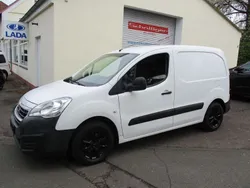 Weiß Gebraucht 2016 Peugeot Partner Comfort Van / Kleinbus | 7.999 € (Fairer Preis)