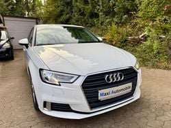 Weiß Gebraucht 2018 Audi A3 Sportback Sport Limousine | 10.499 € (Guter Preis)
