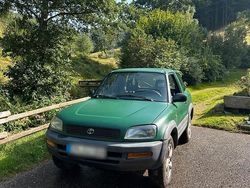 Grün Gebraucht 1996 Toyota RAV4 SUV | 2.000 €