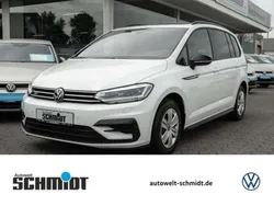 Pure white Gebraucht 2024 VW Touran Highline Van / Kleinbus | 37.950 € (Fairer Preis)