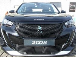 Lackierung schwarz perla nera Gebraucht 2021 Peugeot e-2008 Active SUV | 17.400 € (Guter Preis)