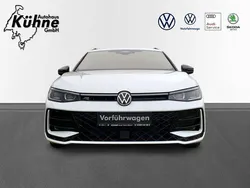Weiß Gebraucht 2024 VW Passat R-line Kombi | 48.989 €