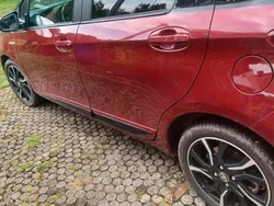 Rot Gebraucht 2018 Toyota Yaris Hybrid Kleinwagen | 13.800 € (Guter Preis)