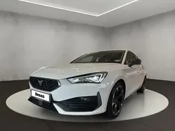 "candy" weiss Gebraucht 2023 Seat Leon Basis Limousine | 25.450 € (Fairer Preis)