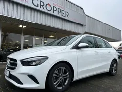Weiß Gebraucht 2019 Mercedes B220 Van / Kleinbus | 25.999 € (Guter Preis)