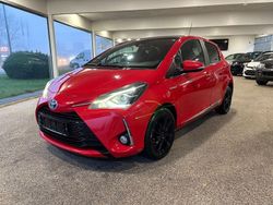 Rot Gebraucht 2018 Toyota Yaris Hybrid Design Limousine | 9.999 € (Fairer Preis)