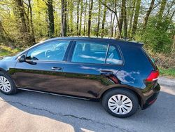 Schwarz Gebraucht 2018 VW Golf VII Kleinwagen | 10.220 € (Superpreis)