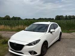 Weiß Gebraucht 2015 Mazda 3 Sports-Line Limousine | 8.400 € (Fairer Preis)