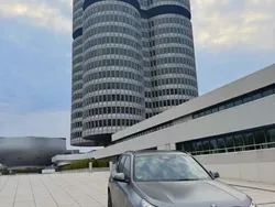 Grau Gebraucht 2023 BMW 502 M Sport SUV | 51.000 €