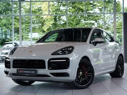 Sw/karminrot all Gebraucht 2021 Porsche Cayenne GTS Chrono SUV | 91.900 € (Teuer)