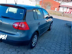Grau Gebraucht 2007 VW Golf V Kleinwagen | 3.000 € (Fairer Preis)
