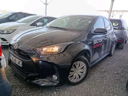 Schwarz Gebraucht 2021 Toyota Yaris Hybrid Kleinwagen | 14.163 € (Fairer Preis)