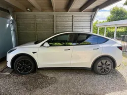 Weiß Gebraucht 2023 Tesla Model Y SUV | 35.990 € (Etwas zu teuer)