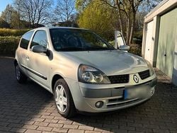 Silber Gebraucht 2003 Renault Clio II Kleinwagen | 2.000 € (Guter Preis)