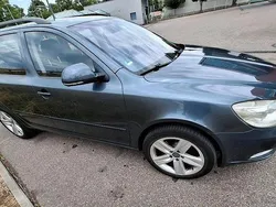 Grau Gebraucht 2009 Skoda Octavia Elegance Kombi | 6.000 €