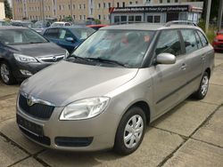 Cappuccinobeige metallic Gebraucht 2009 Skoda Fabia Cool Edition Kleinwagen | 3.900 € (Teuer)