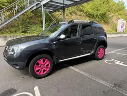 Grau Gebraucht 2017 Dacia Duster Lauréate SUV | 8.499 € (Etwas zu teuer)