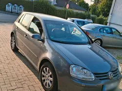 Grün Gebraucht 2004 VW Golf V Limousine | 3.300 € (Fairer Preis)