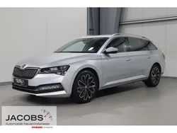 Silber / brillantsilber met. Gebraucht 2022 Skoda Superb Kombi | 25.875 € (Fairer Preis)