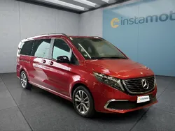 Rot Gebraucht 2024 Mercedes EQV300 Van / Kleinbus | 54.199 € (Teuer)
