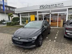 Deep black perleffekt Gebraucht 2024 VW Golf VIII Move Kombi | 24.980 € (Fairer Preis)