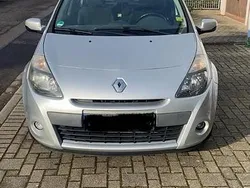 Grau Gebraucht 2011 Renault Clio III Limousine | 1.850 € (Guter Preis)