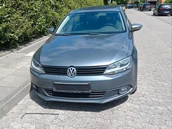 Grau Gebraucht 2012 VW Jetta Limousine | 3.450 €