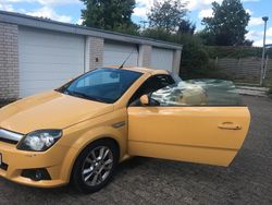 Gelb Gebraucht 2005 Opel Tigra Cabrio | 1.099 €
