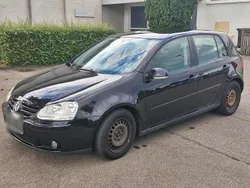 Schwarz Gebraucht 2005 VW Golf V Kleinwagen | 2.400 € (Fairer Preis)