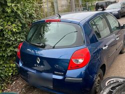 Blau Gebraucht 2005 Renault Clio II Kleinwagen | 900 € (Guter Preis)