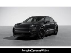 Tiefschwarzmetallic Neu 2025 Porsche Macan SUV | 113.776 €