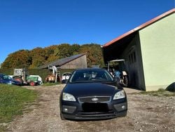 Grau Gebraucht 2006 Ford Focus Ghia Limousine | 2.300 € (Fairer Preis)