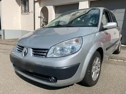 Grau Gebraucht 2005 Renault Mégane II Limousine | 1.799 € (Fairer Preis)
