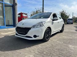 Weiß Gebraucht 2014 Peugeot 208 Kleinwagen | 3.490 € (Guter Preis)