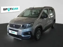Lackierung blau celebes/metall Gebraucht 2023 Peugeot 5008 Allure Van / Kleinbus | 31.830 € (Etwas zu teuer)