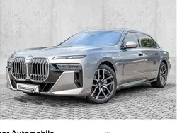 Grau Gebraucht 2024 BMW 740 M Sport Limousine | 91.480 € (Guter Preis)