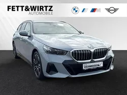 Brooklyn grau metallic Gebraucht 2024 BMW 540 M Sport Kombi | 66.800 €