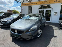 Grau Gebraucht 2014 Volvo V40 Momentum Kombi | 8.890 € (Guter Preis)