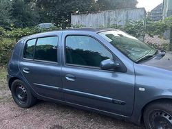 Grau Gebraucht 2006 Renault Clio II Kleinwagen | 1.900 €