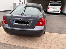 Grau Gebraucht 2002 Ford Mondeo Ghia Limousine | 3.400 € (Teuer)