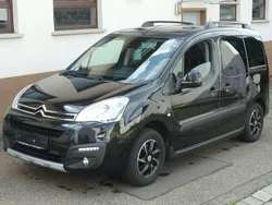 Schwarz Gebraucht 2016 Citroën Berlingo XTR Van / Kleinbus | 9.950 € (Teuer)
