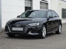 Mythosschwarz (metallic) Gebraucht 2022 Audi A4 Advanced Plus Kombi | 28.445 € (Guter Preis)